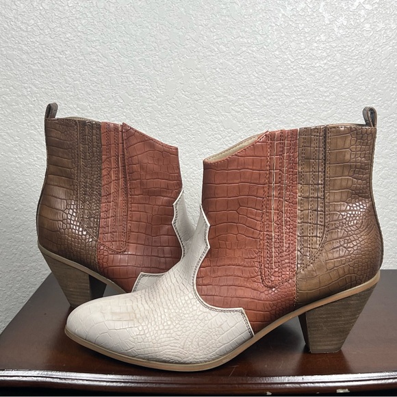 Chic Croc-Embossed Ankle Booties - Picture 1 of 8